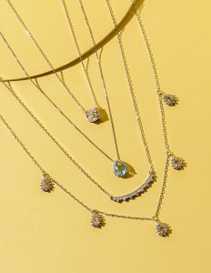 acessórios em ródio branco com amarelo